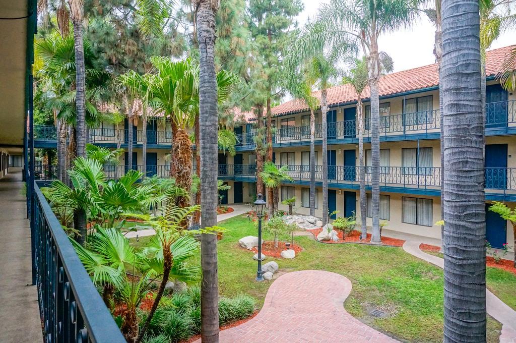 Vanllee Hotel Covina Zewnętrze zdjęcie