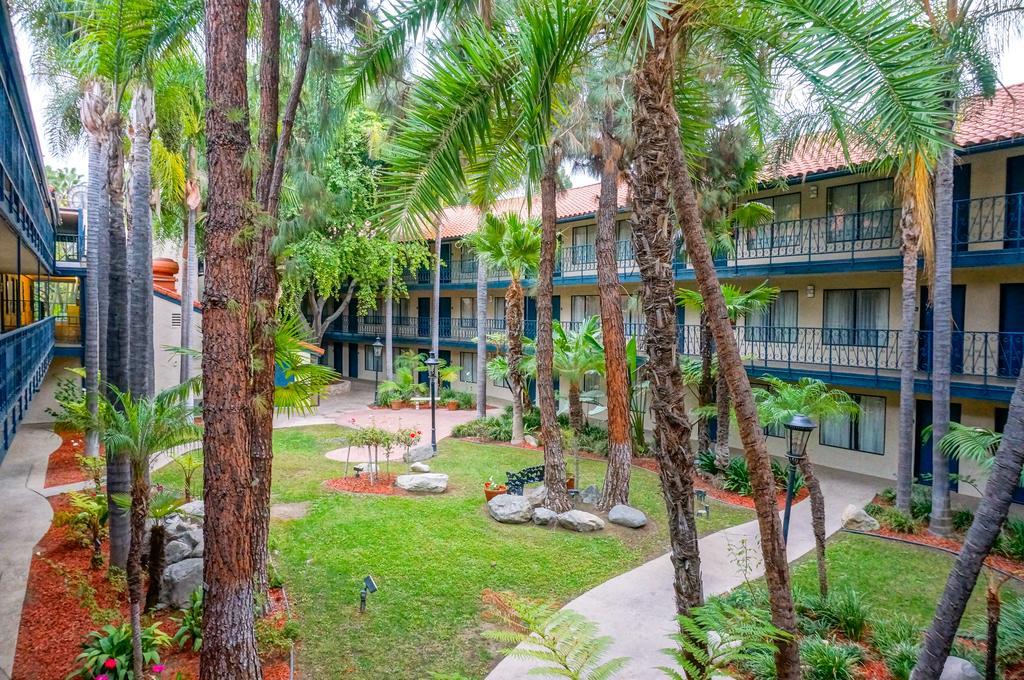 Vanllee Hotel Covina Zewnętrze zdjęcie
