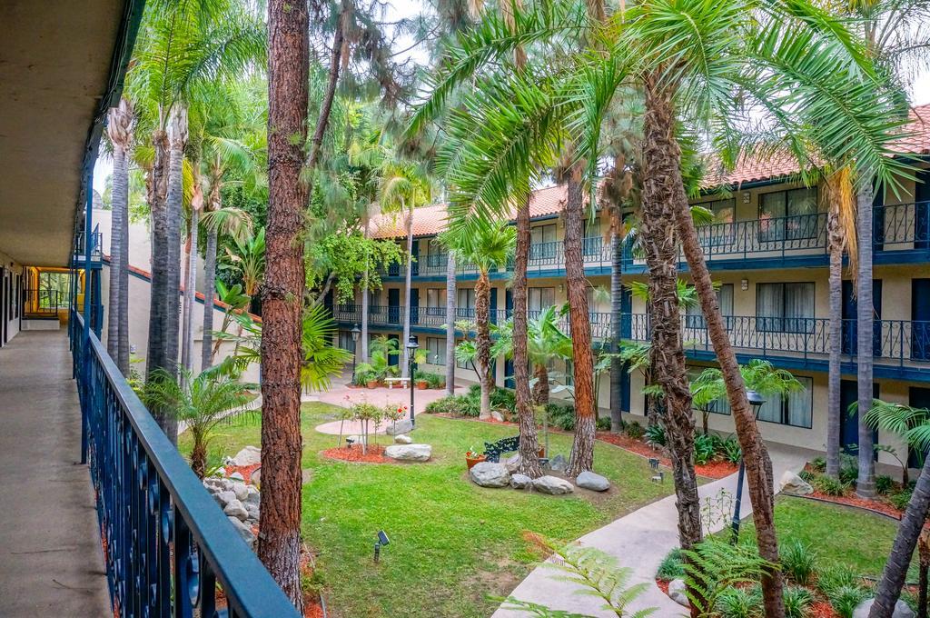 Vanllee Hotel Covina Zewnętrze zdjęcie